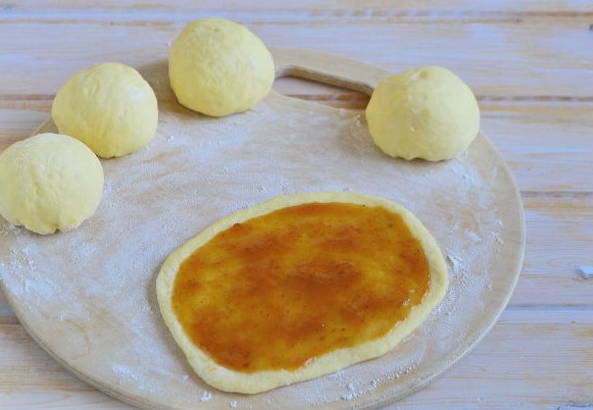 Булочки с вареньем Булочки с вареньем