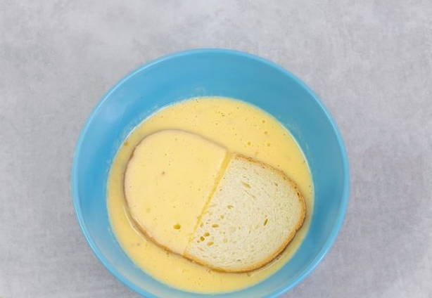 Хлеб в яйце