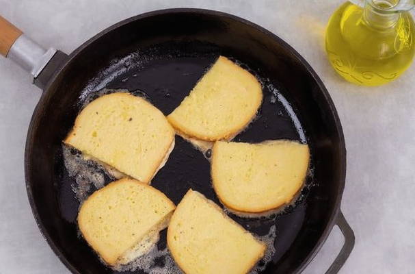 Хлеб в яйце