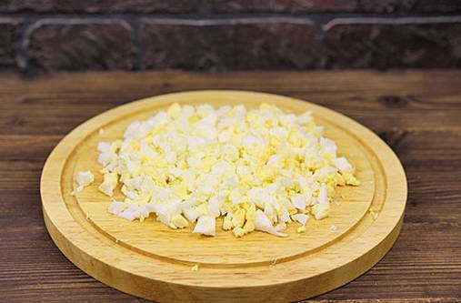 Салат с курицей, сыром и помидорами
