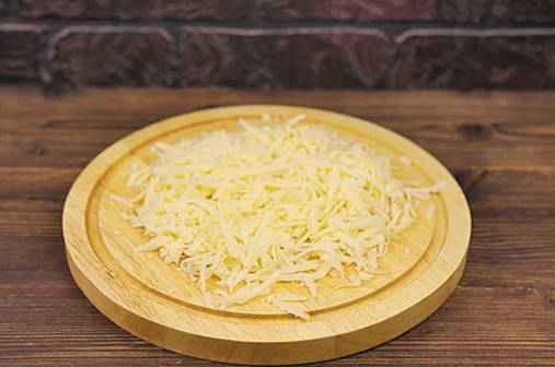 Салат с курицей, сыром и помидорами