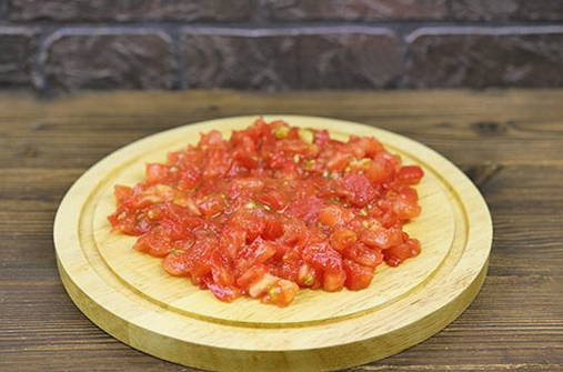Салат с курицей, сыром и помидорами