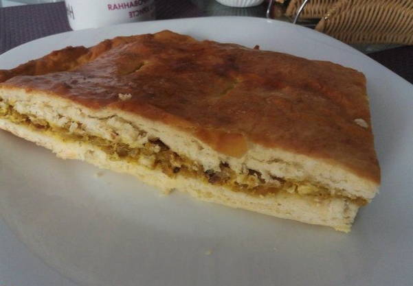 Пирог с капустой и яйцом из дрожжевого теста в духовке Пирог с капустой и яйцом из дрожжевого теста в духовке