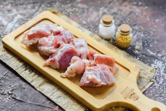 Свинина с грибами на сковороде