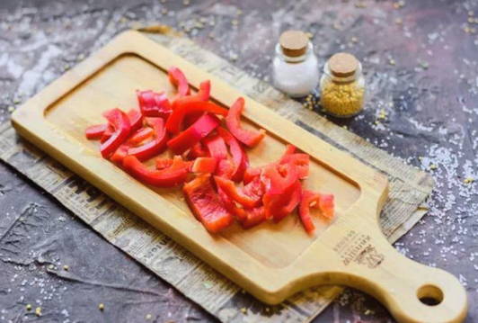 Свинина с грибами на сковороде