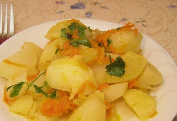 Тушеная картошка с овощами Тушеная картошка с овощами
