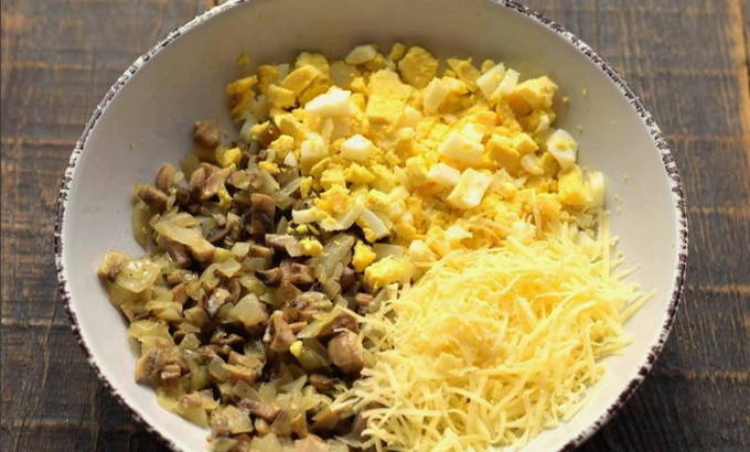 Мясные рулетики с начинкой