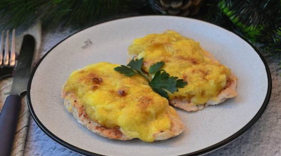 Куриная грудка с ананасами и сыром в духовке Куриная грудка с ананасами и сыром в духовке