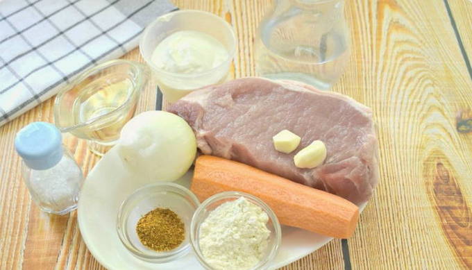 Мясо в сметанном соусе Мясо в сметанном соусе