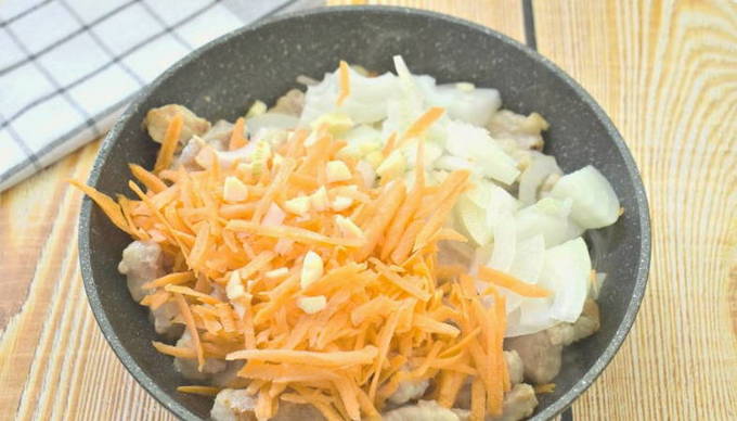 Мясо в сметанном соусе Мясо в сметанном соусе