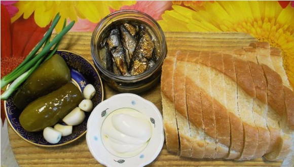 Гренки со шпротами Гренки со шпротами