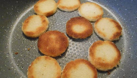 Гренки со шпротами Гренки со шпротами