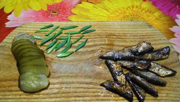 Гренки со шпротами Гренки со шпротами