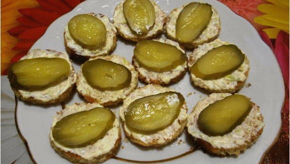 Гренки со шпротами Гренки со шпротами