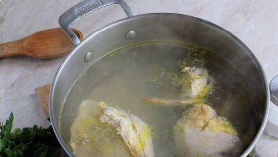 Домашняя лапша с курицей Домашняя лапша с курицей