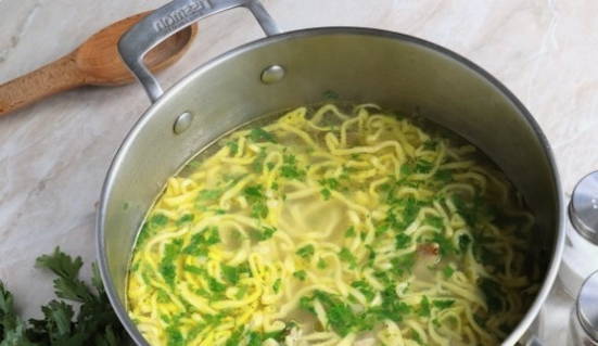Домашняя лапша с курицей Домашняя лапша с курицей