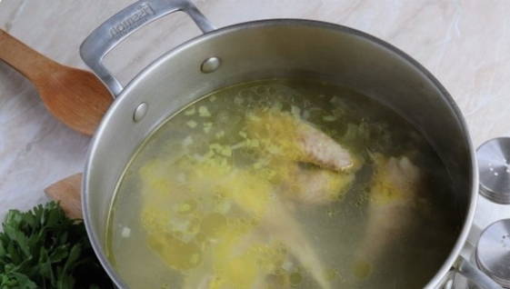 Домашняя лапша с курицей Домашняя лапша с курицей