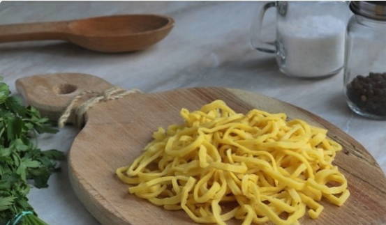 Домашняя лапша с курицей Домашняя лапша с курицей
