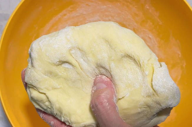 Пирожки из дрожжевого теста с морковкой в духовке