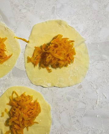 Пирожки из дрожжевого теста с морковкой в духовке