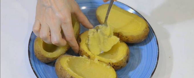 Картофель, запеченный с начинкой в духовке Картофель, запеченный с начинкой в духовке