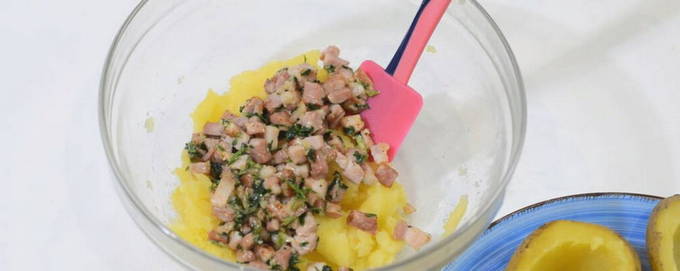 Картофель, запеченный с начинкой в духовке Картофель, запеченный с начинкой в духовке