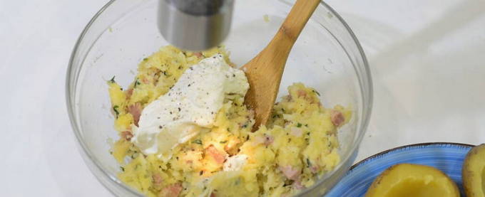 Картофель, запеченный с начинкой в духовке Картофель, запеченный с начинкой в духовке