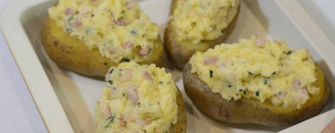 Картофель, запеченный с начинкой в духовке Картофель, запеченный с начинкой в духовке