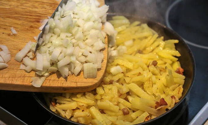 Жареная картошка с салом