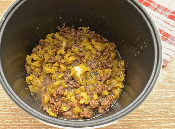 Макароны по-флотски с фаршем в мультиварке