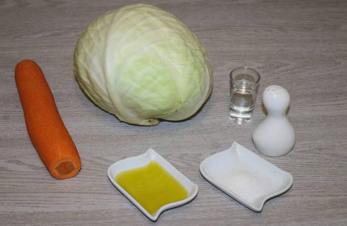Салат из свежей капусты, моркови с уксусом и маслом, как в столовой Салат из свежей капусты, моркови с уксусом и маслом, как в столовой