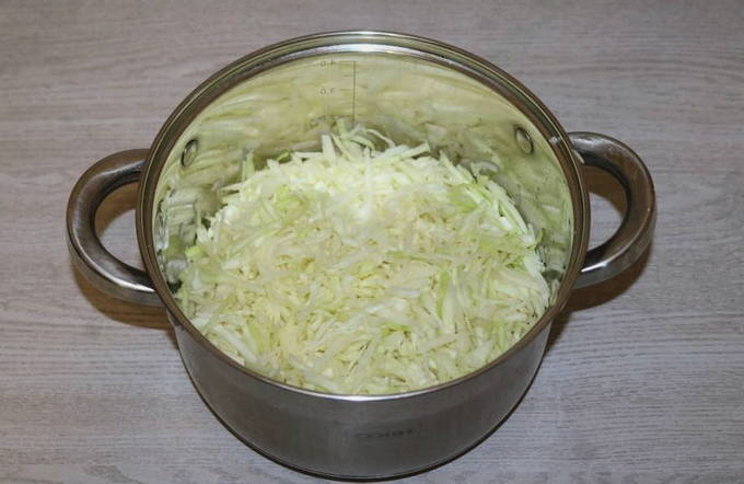 Салат из свежей капусты, моркови с уксусом и маслом, как в столовой Салат из свежей капусты, моркови с уксусом и маслом, как в столовой