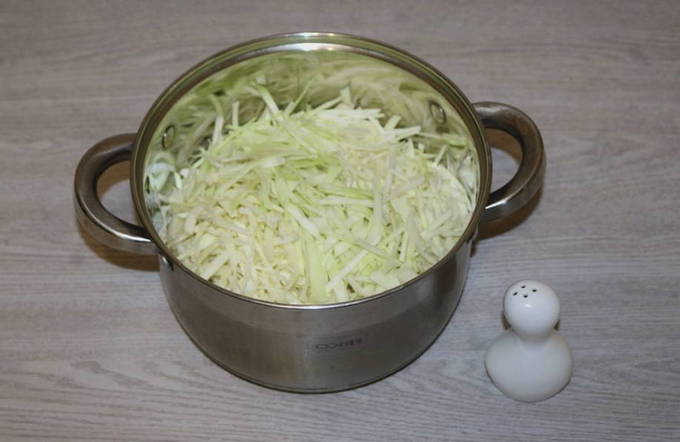 Салат из свежей капусты, моркови с уксусом и маслом, как в столовой Салат из свежей капусты, моркови с уксусом и маслом, как в столовой