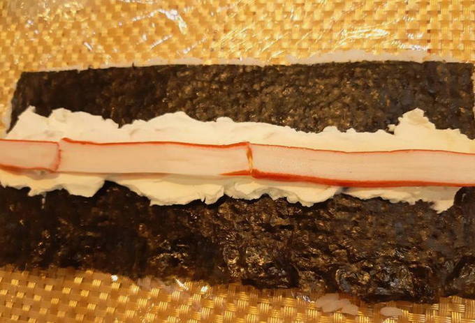 Роллы с крабовыми палочками Роллы с крабовыми палочками