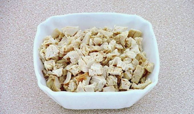 Салат с курицей и грецкими орехами