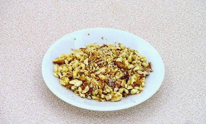 Салат с курицей и грецкими орехами