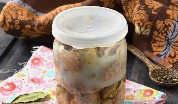 Домашняя тушенка из утки в кастрюле Домашняя тушенка из утки в кастрюле