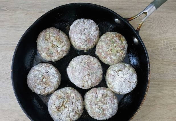 Котлеты с капустой и фаршем на сковороде Котлеты с капустой и фаршем на сковороде
