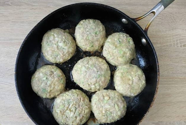 Котлеты с капустой и фаршем на сковороде Котлеты с капустой и фаршем на сковороде