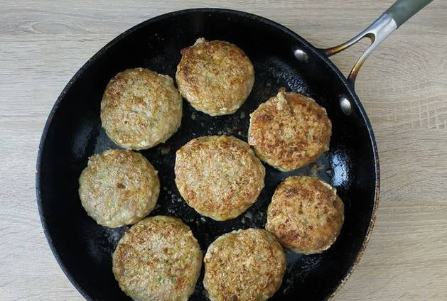 Котлеты с капустой и фаршем на сковороде Котлеты с капустой и фаршем на сковороде