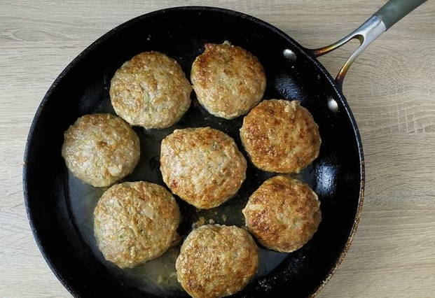 Котлеты с капустой и фаршем на сковороде Котлеты с капустой и фаршем на сковороде