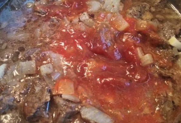 Тушеное мясо с подливкой Тушеное мясо с подливкой