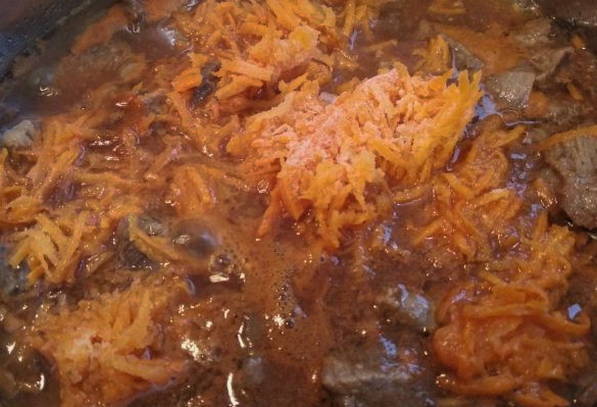 Тушеное мясо с подливкой Тушеное мясо с подливкой