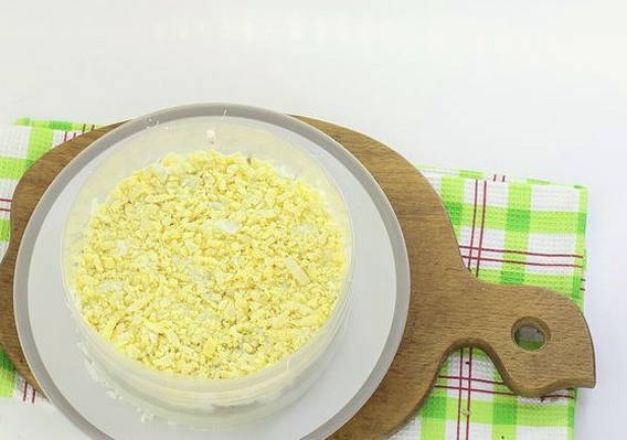 Салат из шпрот с яйцом Салат из шпрот с яйцом