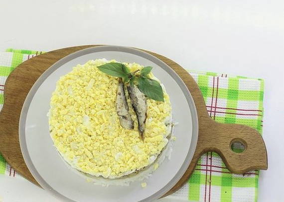 Салат из шпрот с яйцом Салат из шпрот с яйцом