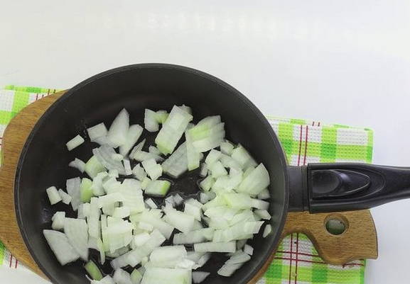 Салат из шпрот с яйцом Салат из шпрот с яйцом