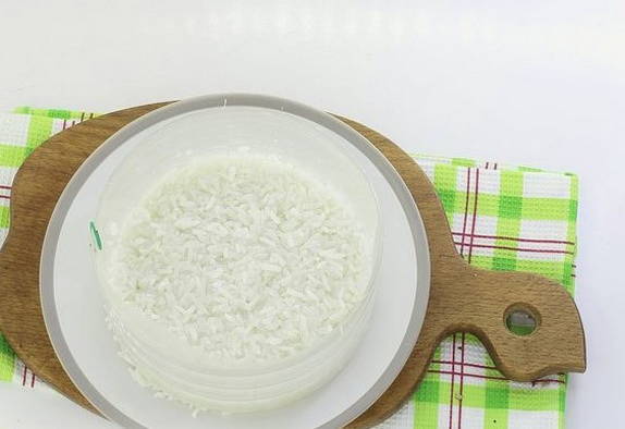 Салат из шпрот с яйцом Салат из шпрот с яйцом