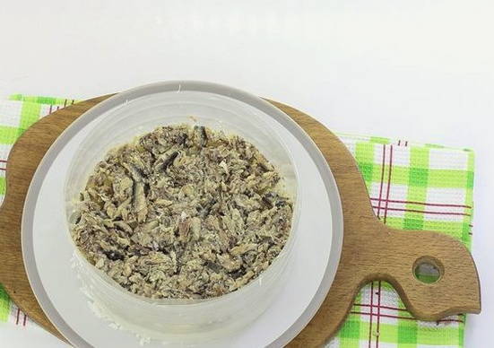 Салат из шпрот с яйцом Салат из шпрот с яйцом