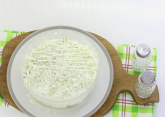 Салат из шпрот с яйцом Салат из шпрот с яйцом