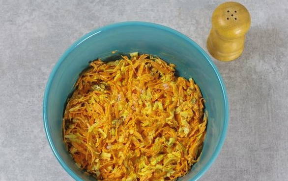 Салат из моркови с сыром